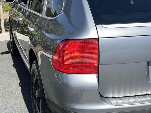 Used 2004 Porsche Cayenne S AWD/4WD image 61