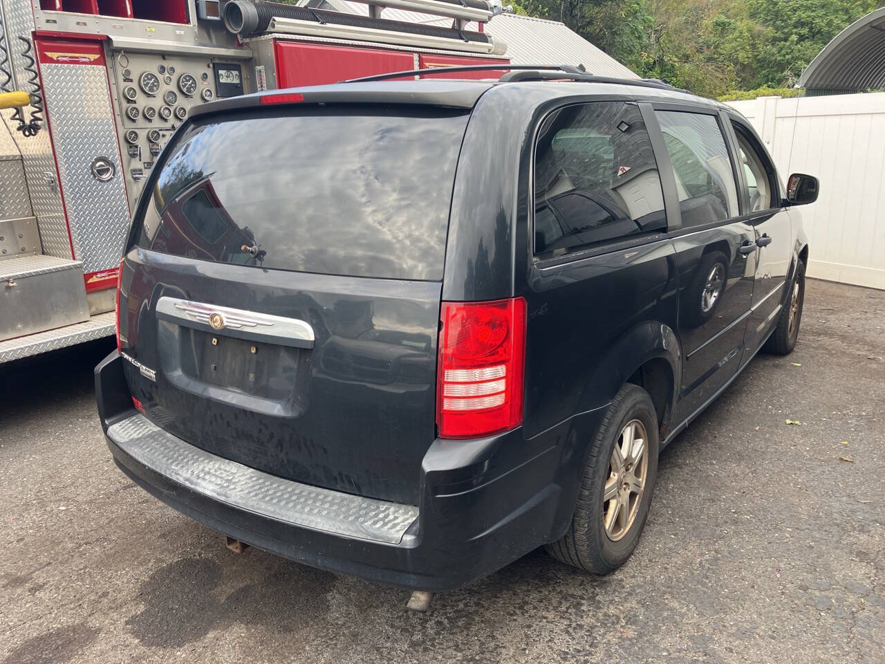 Used 2008 Chrysler Town & Country LX FWD image 3