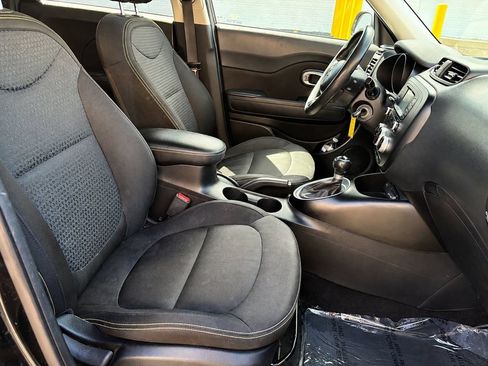 Used 2016 Kia Soul + FWD image 12