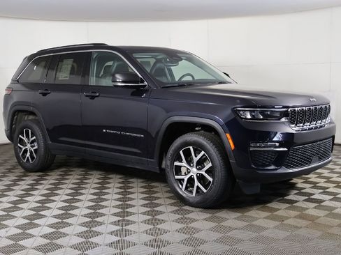 Used 2024 Jeep Grand Cherokee Limited AWD/4WD image 2