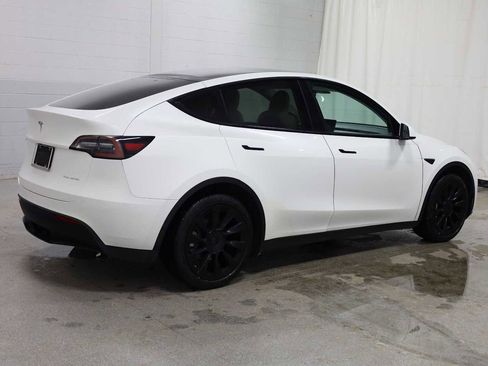 Used 2020 Tesla Model Y Long Range image 9