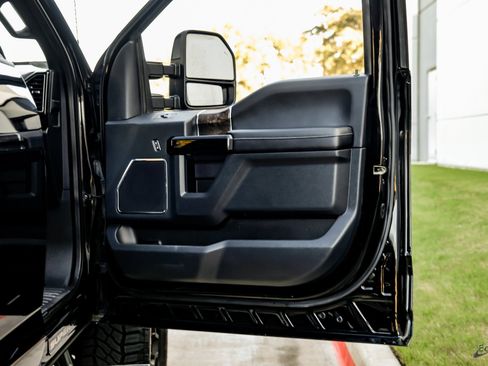 Used 2022 Ford F250 Lariat w/ Black Appearance Package image 77