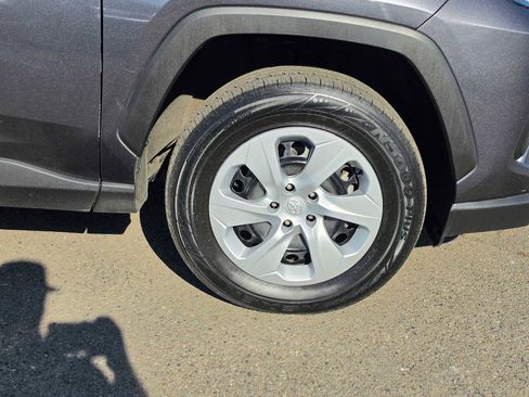 Used 2022 Toyota RAV4 LE AWD/4WD image 9