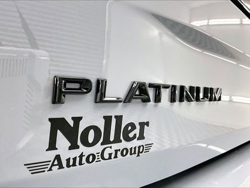 New 2025 Ford Expedition Platinum w/ Stealth Performance Package AWD/4WD image 9
