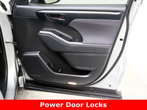 Certified 2023 Toyota Highlander LE image 37