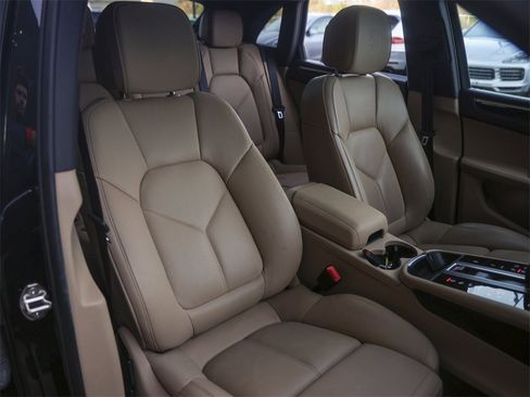 Certified 2024 Porsche Macan S image 39