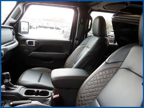 Used 2022 Jeep Gladiator Overland image 14