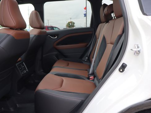 Used 2025 Subaru Forester Touring AWD/4WD image 10