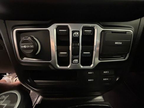 Used 2018 Jeep Wrangler Unlimited Sport S AWD/4WD image 14