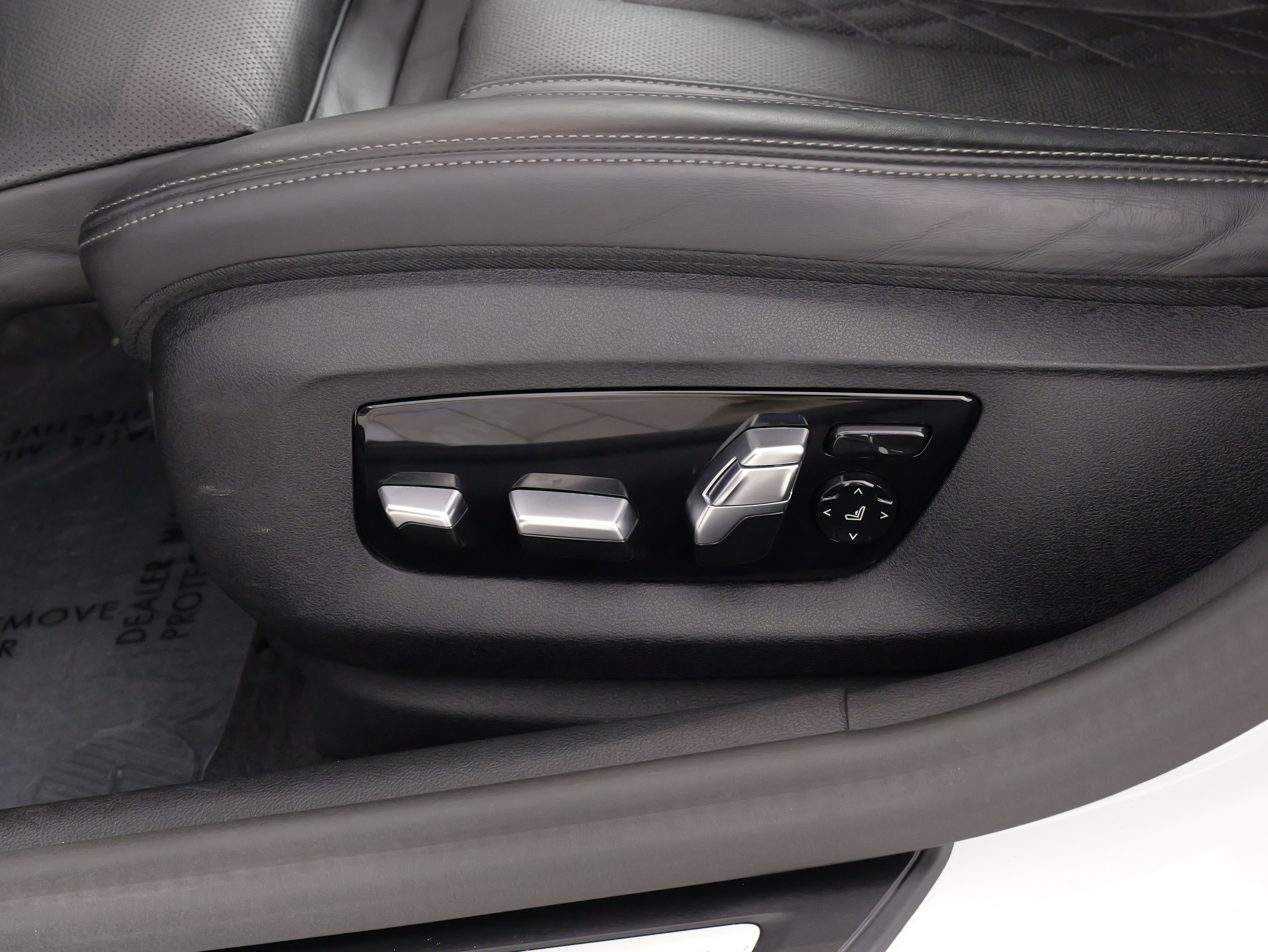 Used 2023 BMW M550i xDrive w/ Executive Package AWD/4WD image 41