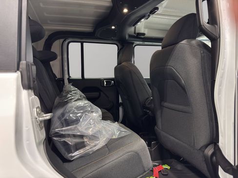 New 2025 Jeep Gladiator Willys image 16