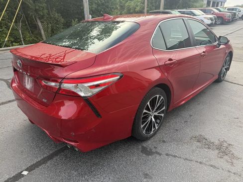 Used 2020 Toyota Camry SE w/ 4 Season Floor Mat Package FWD image 4