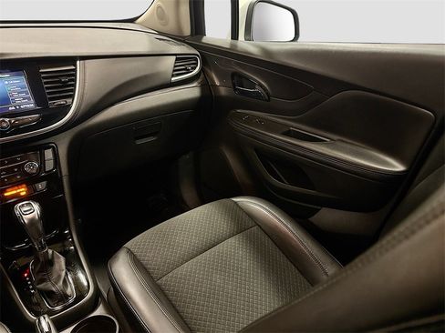 Used 2022 Buick Encore Preferred w/ Safety Package image 24