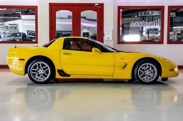 Used 2003 Chevrolet Corvette Z06 w/ Memory Package, 3 Drivers RWD image 9