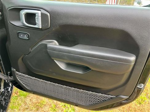 Used 2024 Jeep Wrangler Unlimited image 19