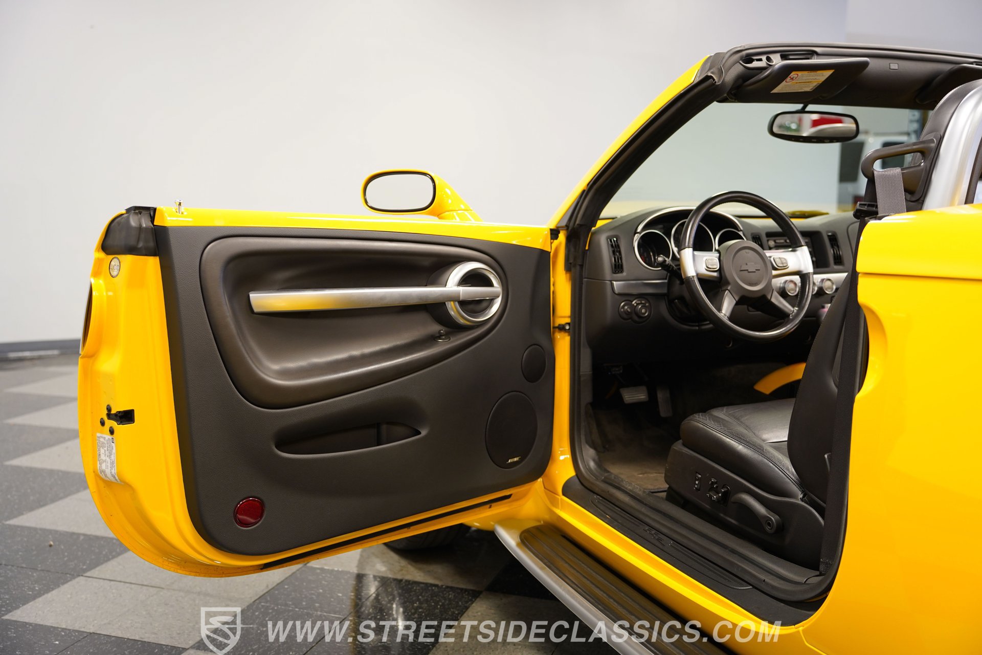 Used 2004 Chevrolet SSR w/ Preferred Equipment Group RWD image 37