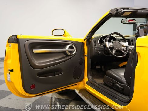 Used 2004 Chevrolet SSR w/ Preferred Equipment Group RWD image 37