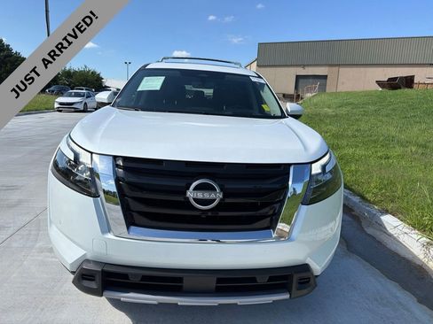 Certified 2025 Nissan Pathfinder Platinum w/ Cargo Package FWD image 2