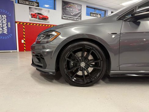 Used 2019 Volkswagen Golf R 4-Door image 18