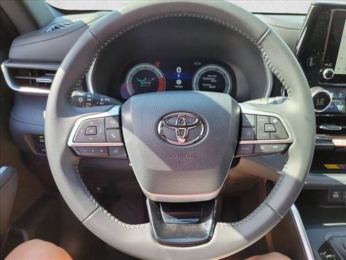 Used 2026 Toyota Highlander XSE AWD/4WD image 16