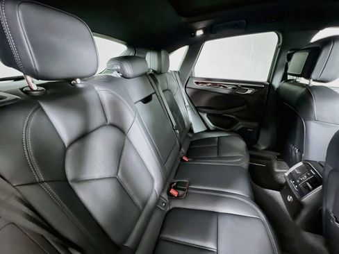 Certified 2024 Porsche Macan S AWD/4WD image 29