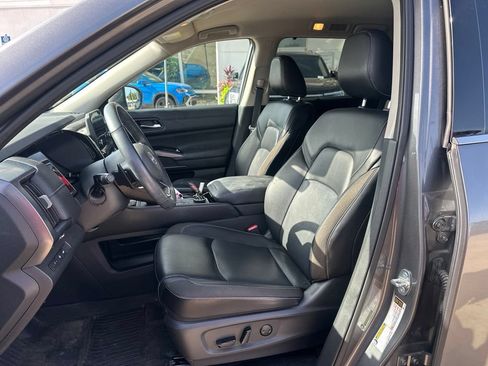 Used 2024 Nissan Pathfinder SL AWD/4WD image 10