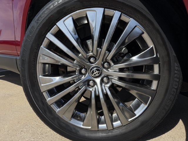 Used 2024 Toyota Venza XLE AWD/4WD image 9