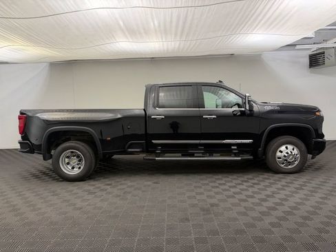 Used 2024 Chevrolet Silverado 3500 High Country w/ Technology Package AWD/4WD image 8