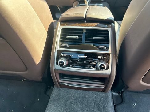 Used 2020 BMW 750i xDrive AWD/4WD image 16