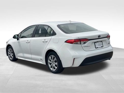 Used 2023 Toyota Corolla LE AWD/4WD image 4