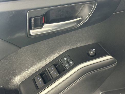 Used 2021 Toyota Highlander XLE FWD image 13
