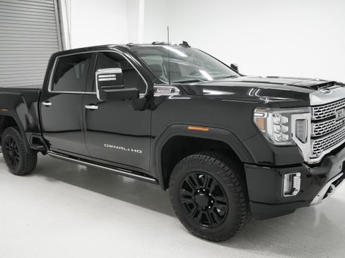 Used 2023 GMC Sierra 3500 Denali w/ Denali Black Diamond Edition image 3