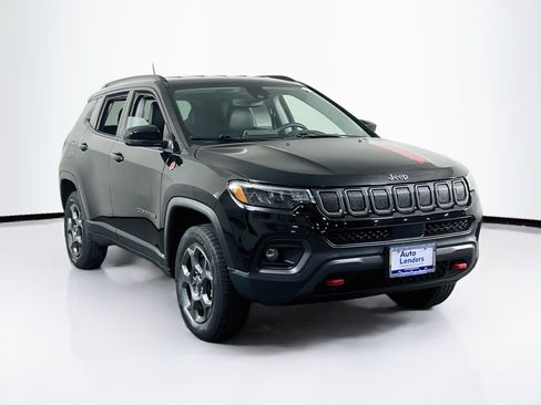 Used 2022 Jeep Compass Trailhawk w/ Trailhawk Convenience Group AWD/4WD image 3