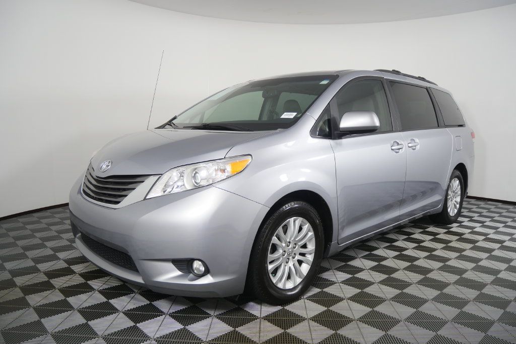 Used 2013 Toyota Sienna XLE FWD image 8