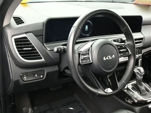 Used 2025 Kia Seltos EX w/ EX Sunroof Package image 15