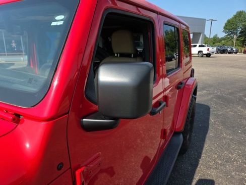 Used 2019 Jeep Wrangler Unlimited Sahara w/ Dual Top Group AWD/4WD image 36