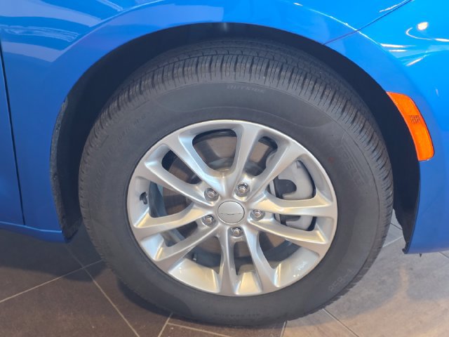 New 2027 Chrysler Pacifica Select AWD/4WD image 9