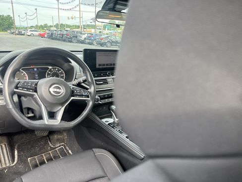 Used 2023 Nissan Altima 2.5 SV w/ SV Premium Package AWD/4WD image 14