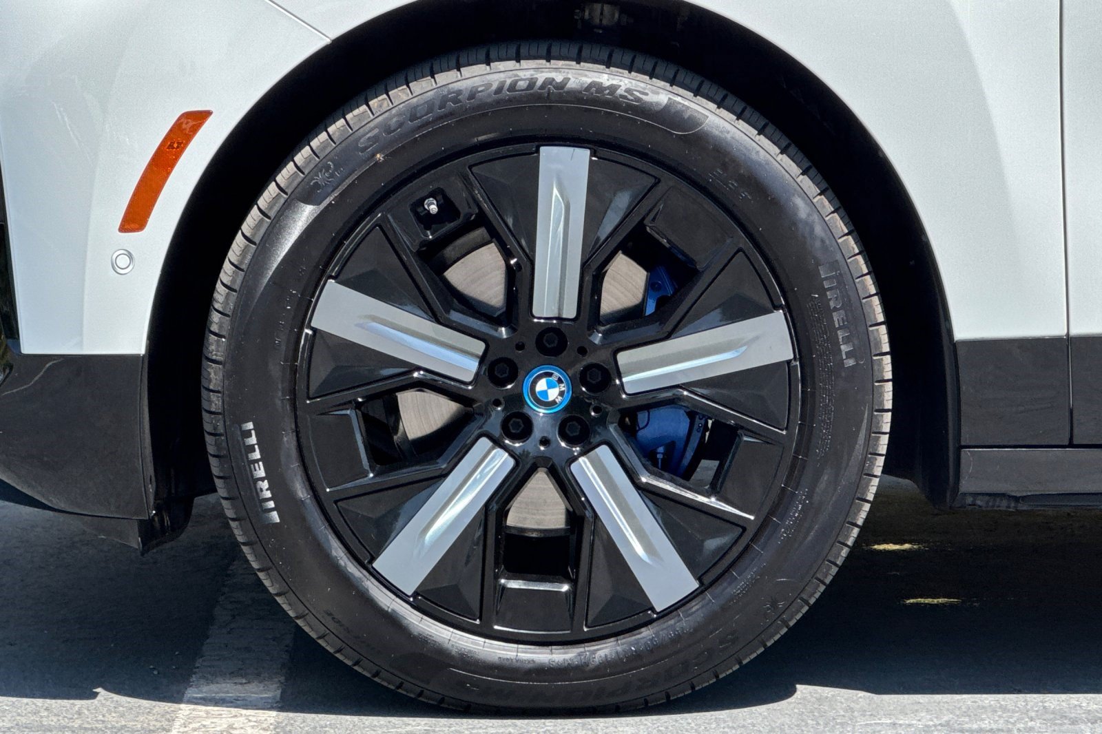 Certified 2023 BMW iX xDrive50 w/ Sport Package AWD/4WD image 39
