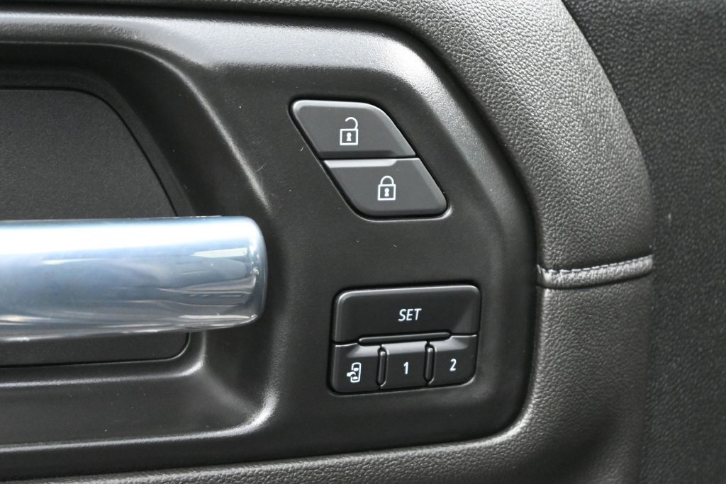 Used 2022 GMC Sierra 3500 SLT w/ SLT Convenience Package AWD/4WD image 6