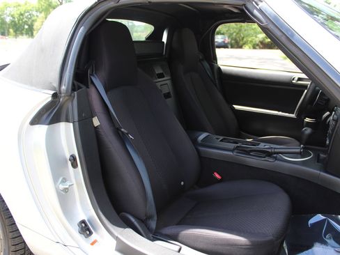 Used 2006 MAZDA MX-5 Miata Touring RWD image 10