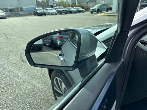 Certified 2023 Volkswagen Taos SE w/ Panoramic Sunroof Package image 15