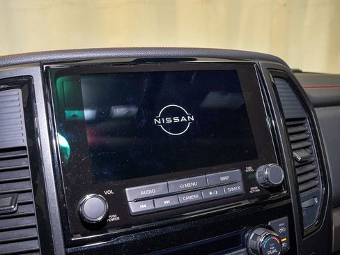 Used 2023 Nissan Titan PRO-4X w/ Pro-4x Convenience Package image 12