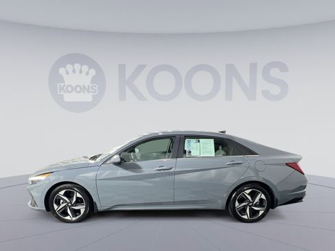 Used 2022 Hyundai Elantra SEL w/ Convenience + Premium Package image 2