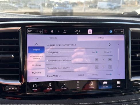 Used 2023 Chrysler Pacifica Touring-L w/ Uconnect Theater Family Group AWD/4WD image 39