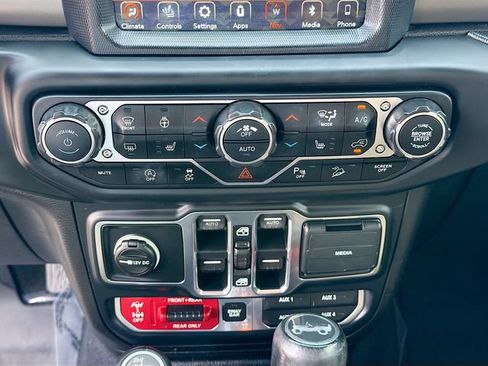 Used 2019 Jeep Wrangler Unlimited Rubicon AWD/4WD image 16