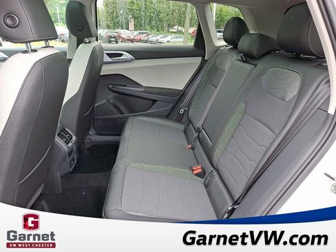 New 2025 Volkswagen Taos SE image 5