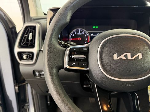 Used 2022 Kia Sorento LX AWD/4WD image 14