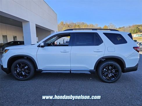 New 2025 Honda Pilot Touring image 4