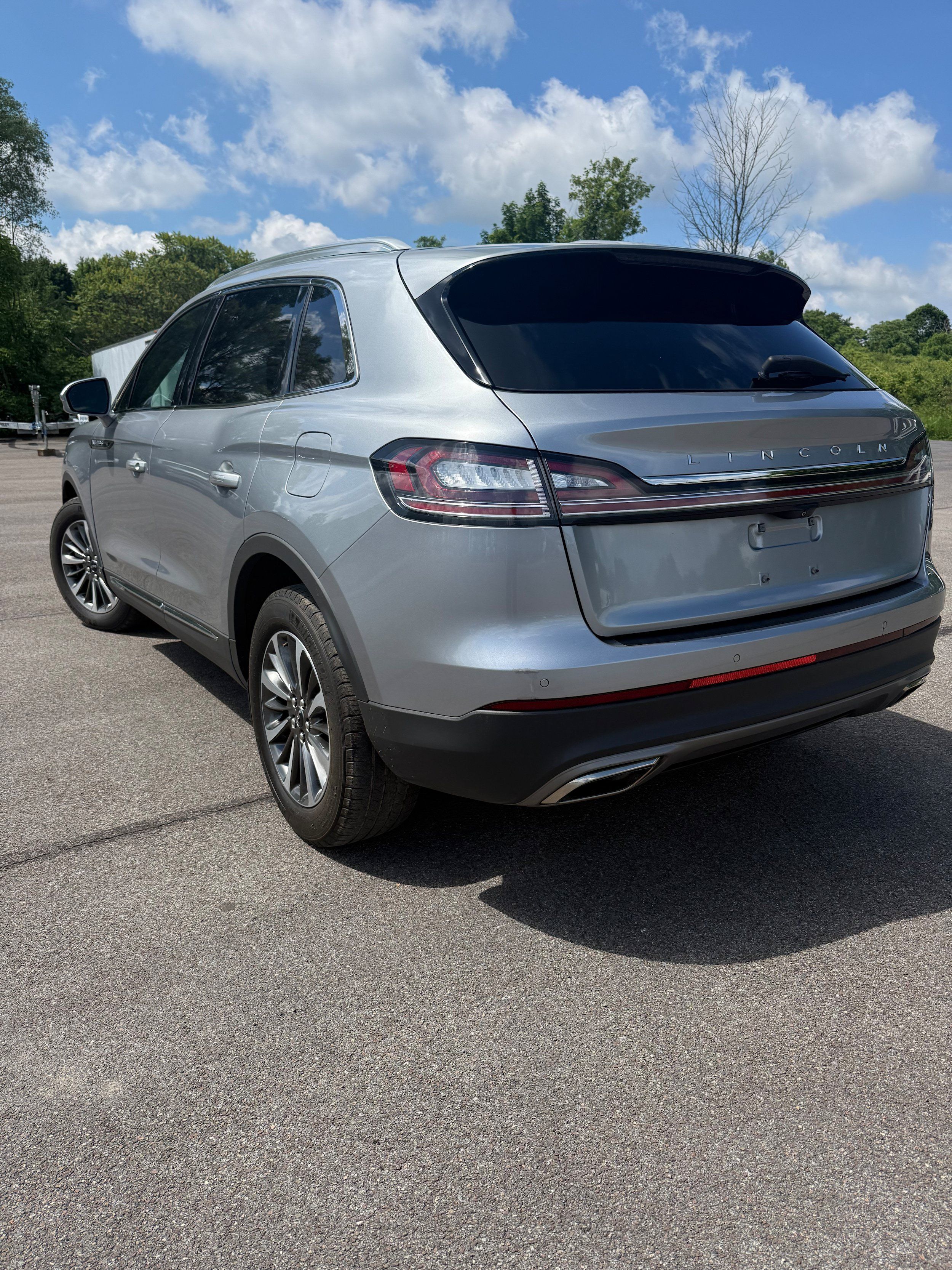 Used 2023 Lincoln Nautilus Reserve AWD/4WD image 2